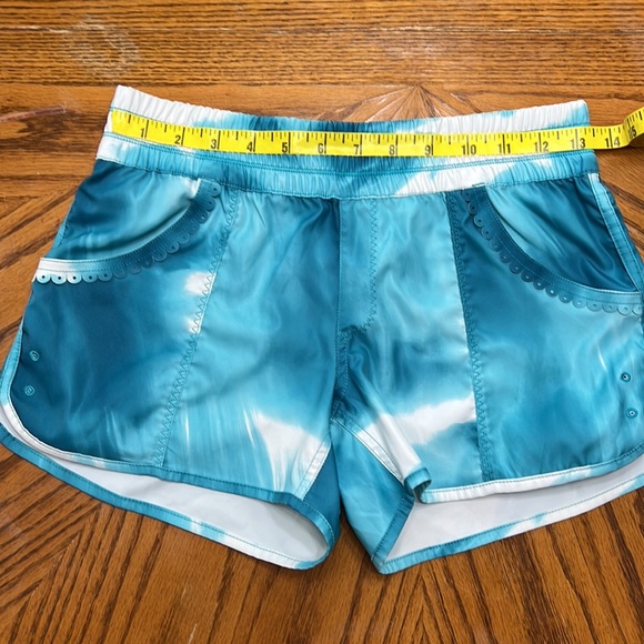 Lululemon teal running shorts with pockets scalloped detailing around pockets.. - Picture 6 of 8